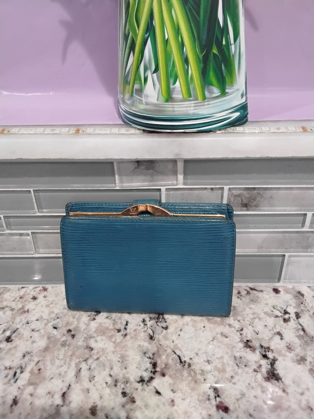 Louis Vuitton Vintage Epi Kiss Lock Wallet - Picture 15 of 17